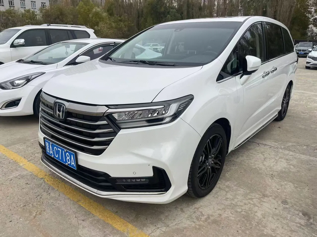 Honda 2022 Odyssey Hybrid 2.0 Stepless Sharp and Glory Edition Automatic Gear - View 1