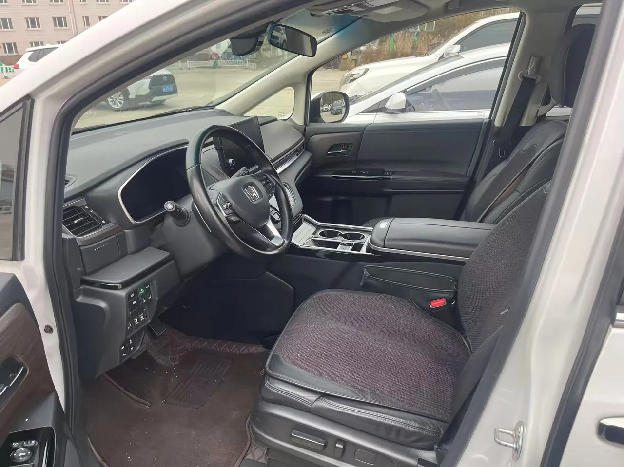 Honda 2022 Odyssey Hybrid 2.0 Stepless Sharp and Glory Edition Automatic Gear 3