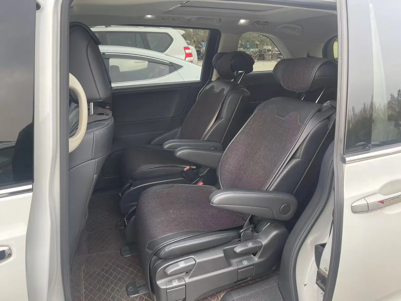 Honda 2022 Odyssey Hybrid 2.0 Stepless Sharp and Glory Edition Automatic Gear 4