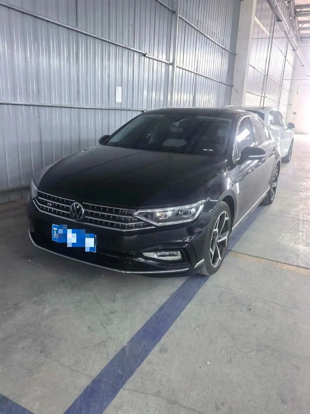 Volkswagen 2025 Magotan 2.0TSI 330TSI 2 million luxury automatic gear - View 1