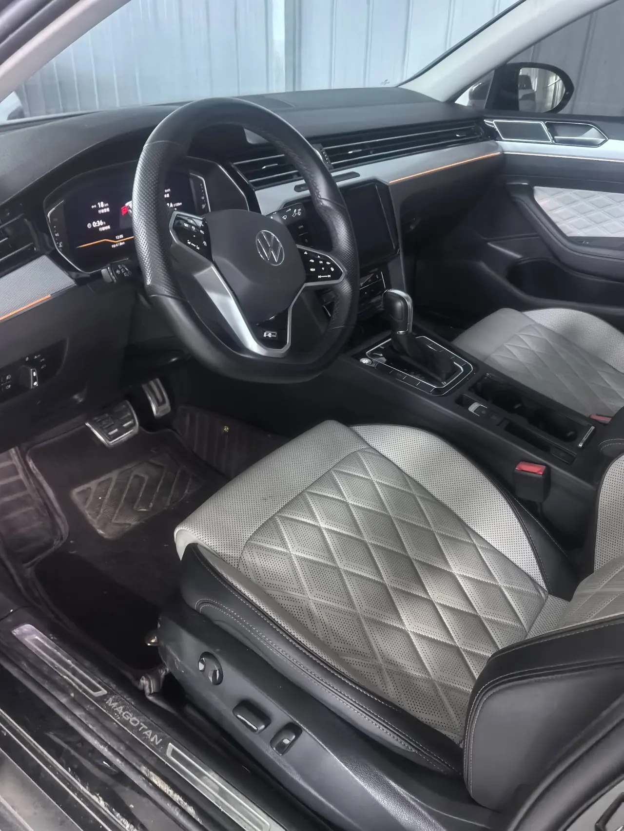 Volkswagen 2025 Magotan 2.0TSI 330TSI 2 million luxury automatic gear 4