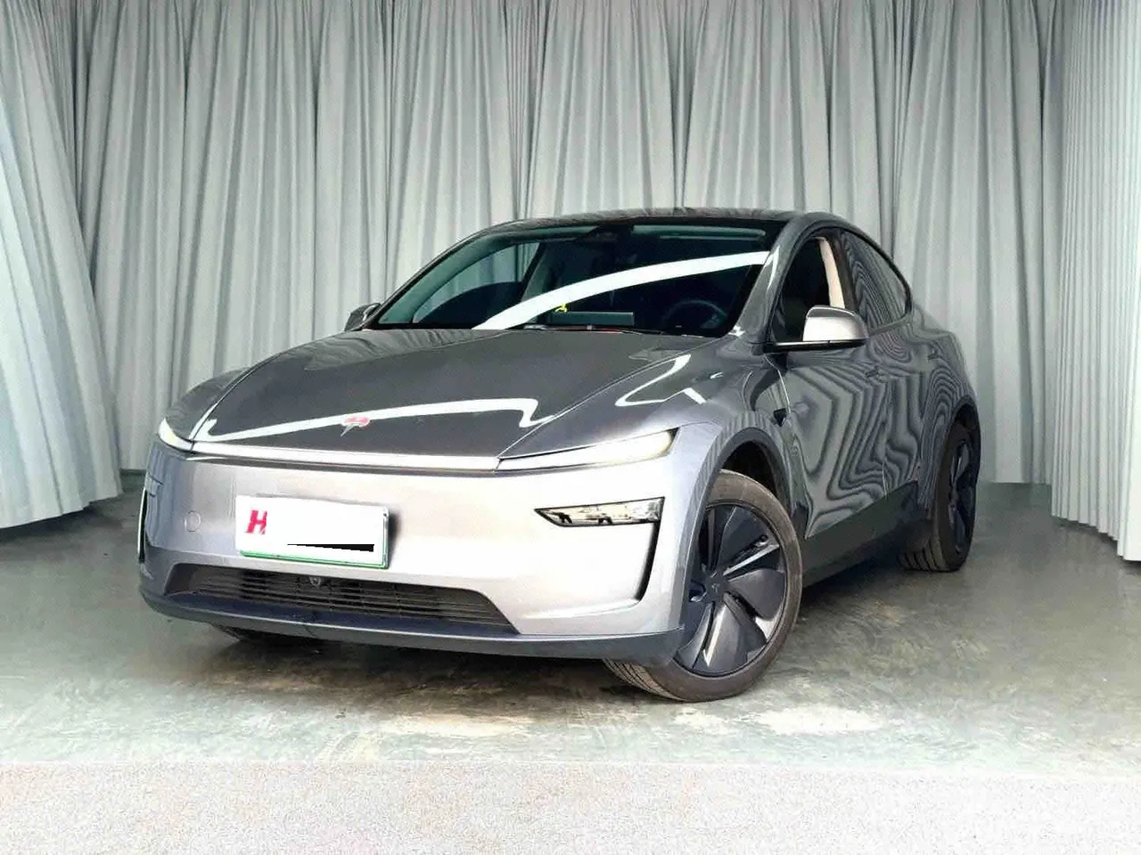 Tesla 2025 Model Y rear-wheel drive version automatic transmission - View 1
