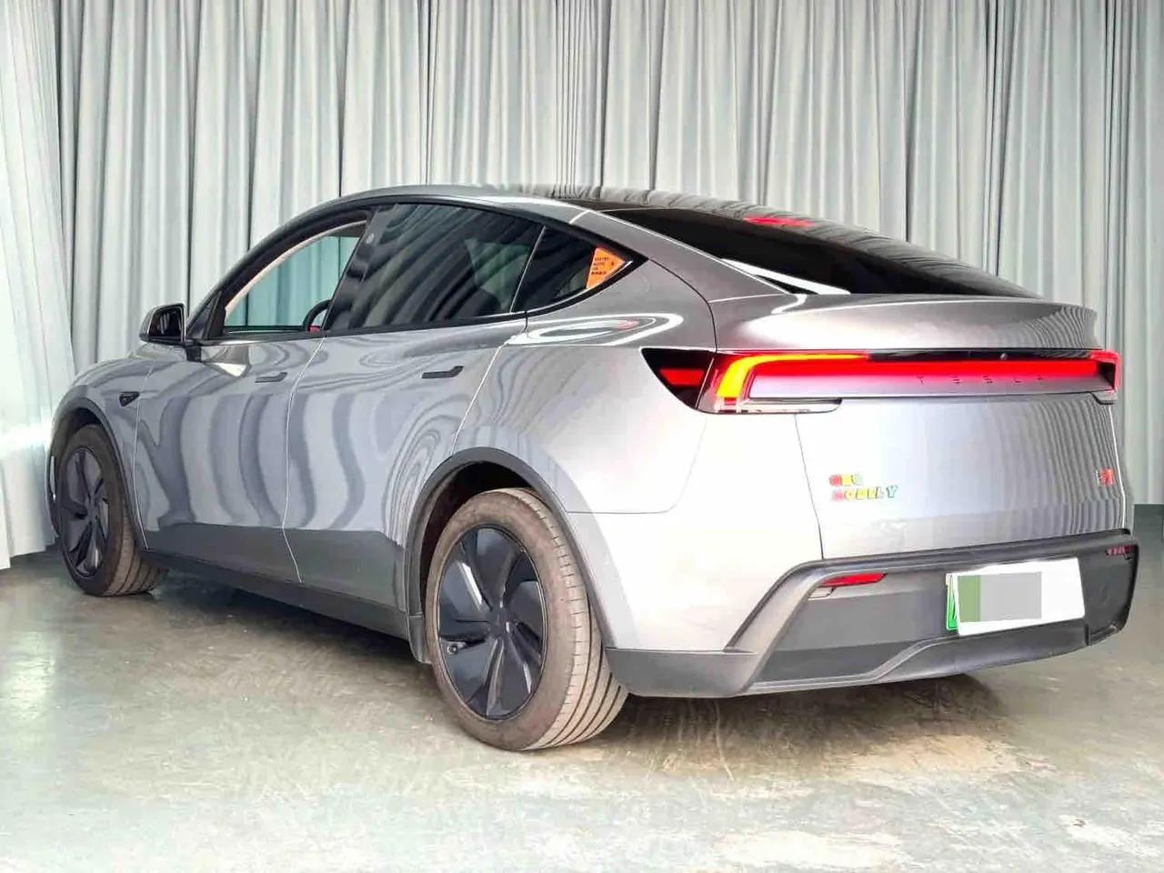 Tesla 2025 Model Y rear-wheel drive version automatic transmission 5