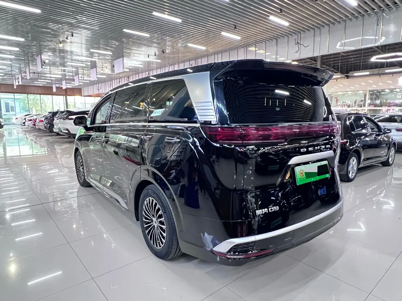 Denza 2022 Denza D9 DM-i 1.5T Stepless 970 Four-wheel Drive Honorable Automatic Gear 10