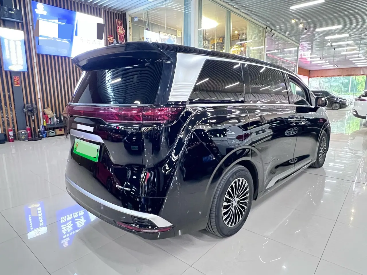 Denza 2022 Denza D9 DM-i 1.5T Stepless 970 Four-wheel Drive Honorable Automatic Gear 8