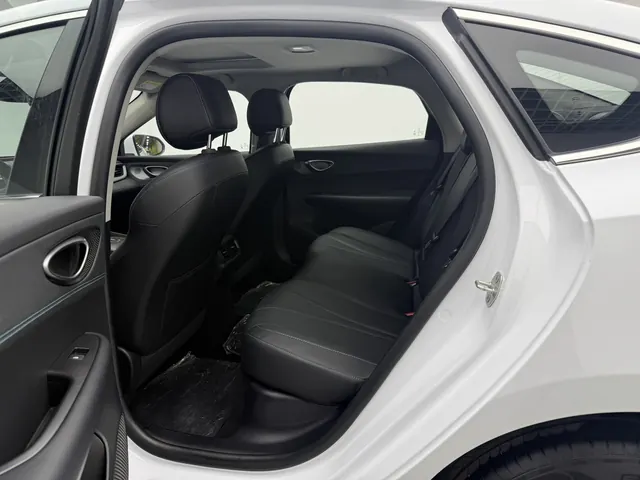 BYD 2025 seals 05 DM-i 1.5 stepless smart driving version 120KM flagship automatic gear 11