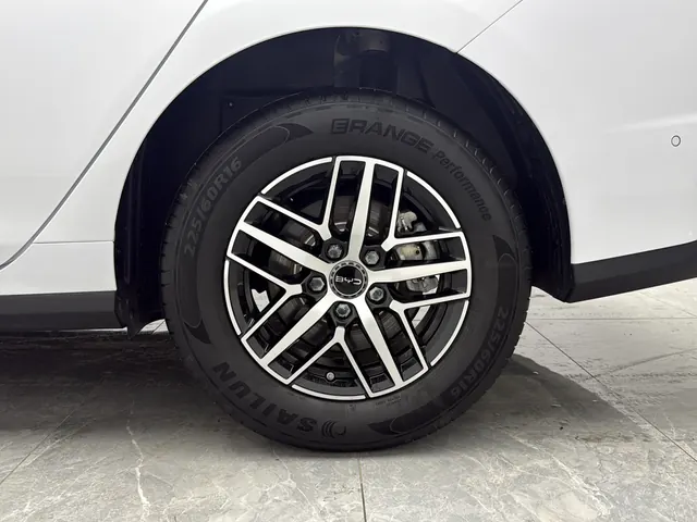 BYD 2025 seals 05 DM-i 1.5 stepless smart driving version 120KM flagship automatic gear 16