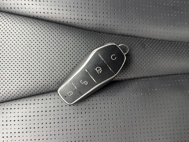 BYD 2025 seals 05 DM-i 1.5 stepless smart driving version 120KM flagship automatic gear 17