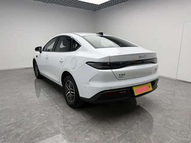 BYD 2025 seals 05 DM-i 1.5 stepless smart driving version 120KM flagship automatic gear 2