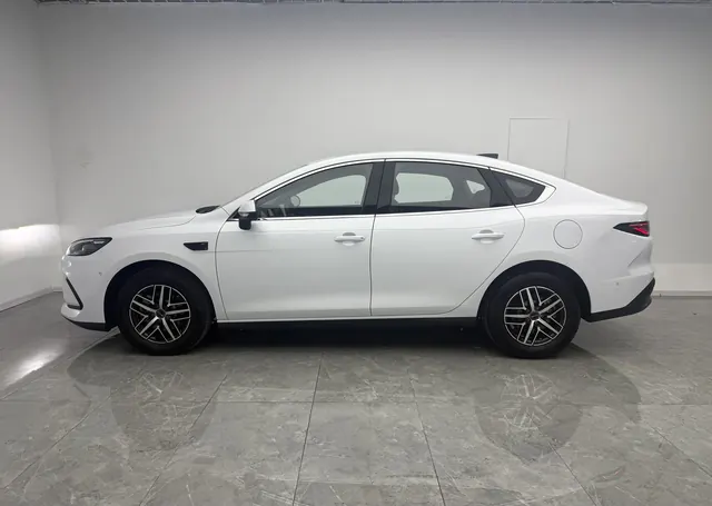 BYD 2025 seals 05 DM-i 1.5 stepless smart driving version 120KM flagship automatic gear 9