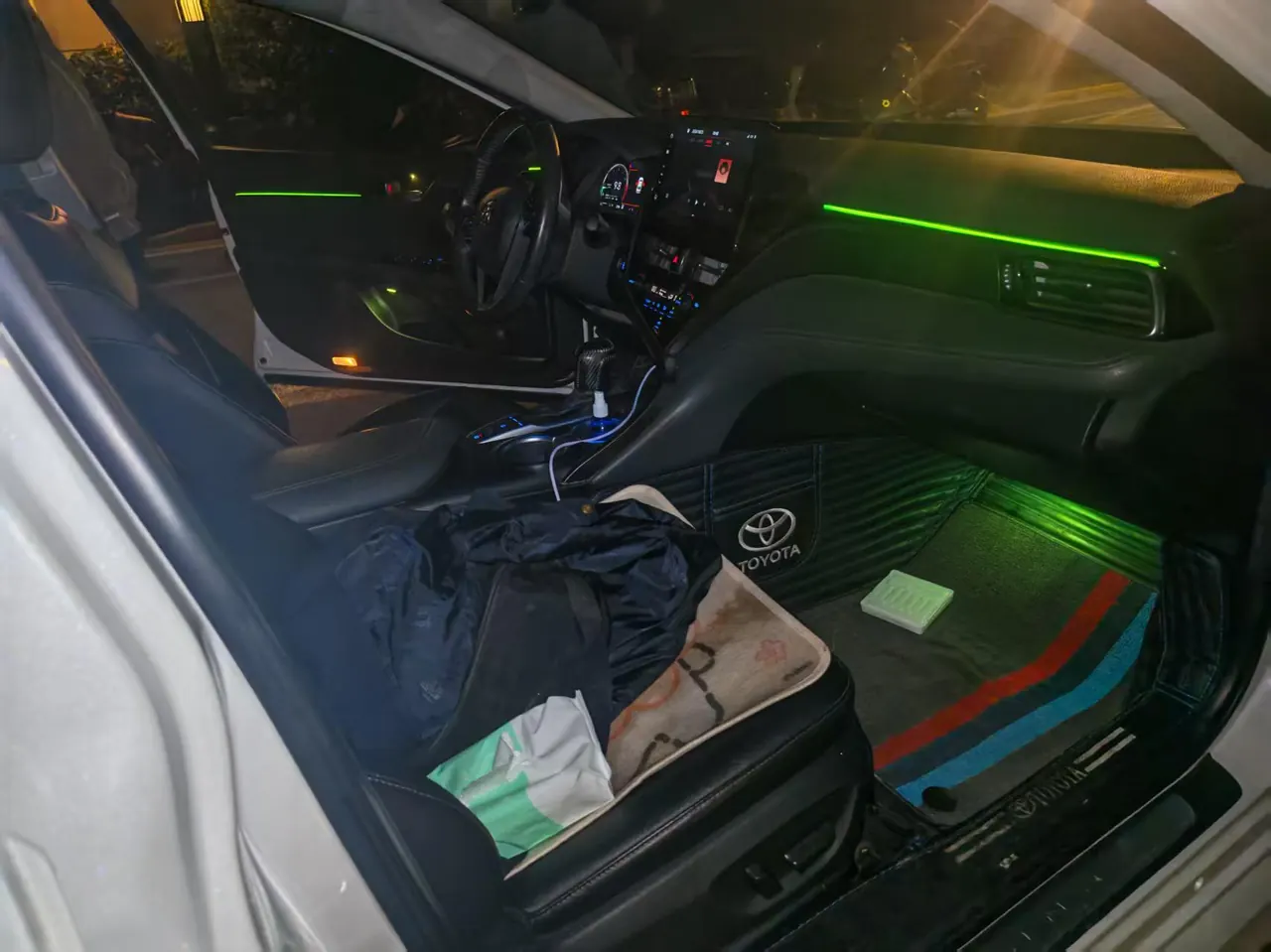 Toyota 2021 Camry 2.5G Deluxe Edition Automatic Gear 4