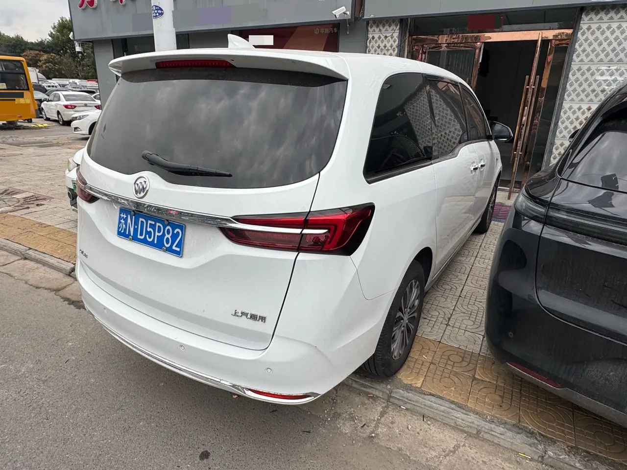 Buick 2023 GL8 Land Business Class 48V 2.0T 652T Luxury Automatic Gear 4
