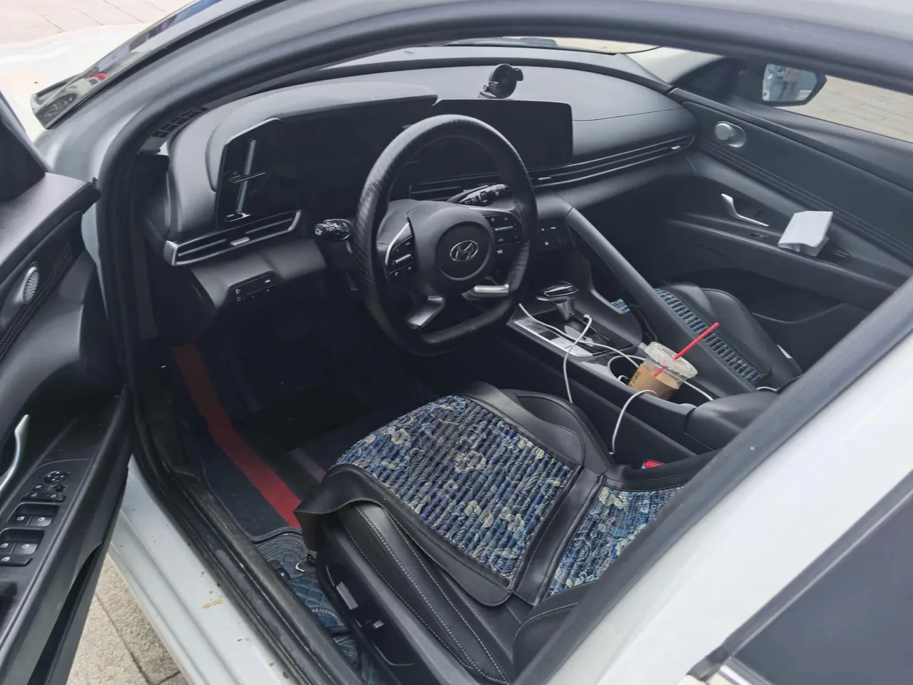 Hyundai 2022 Elantra -3-compartment 1.5 stepless LUX premium automatic gear 4
