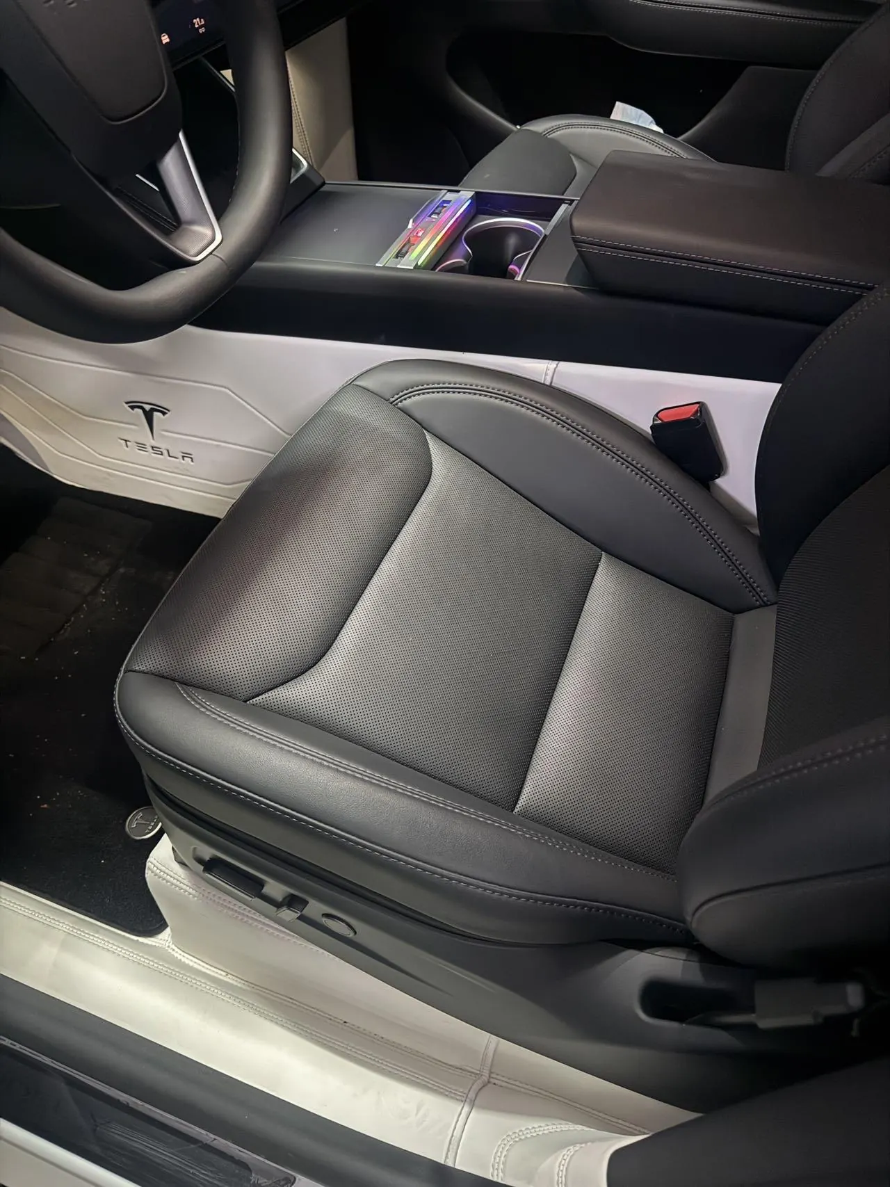 Tesla 2026 Model Y Rear-Wheel-Drive Automatic 2