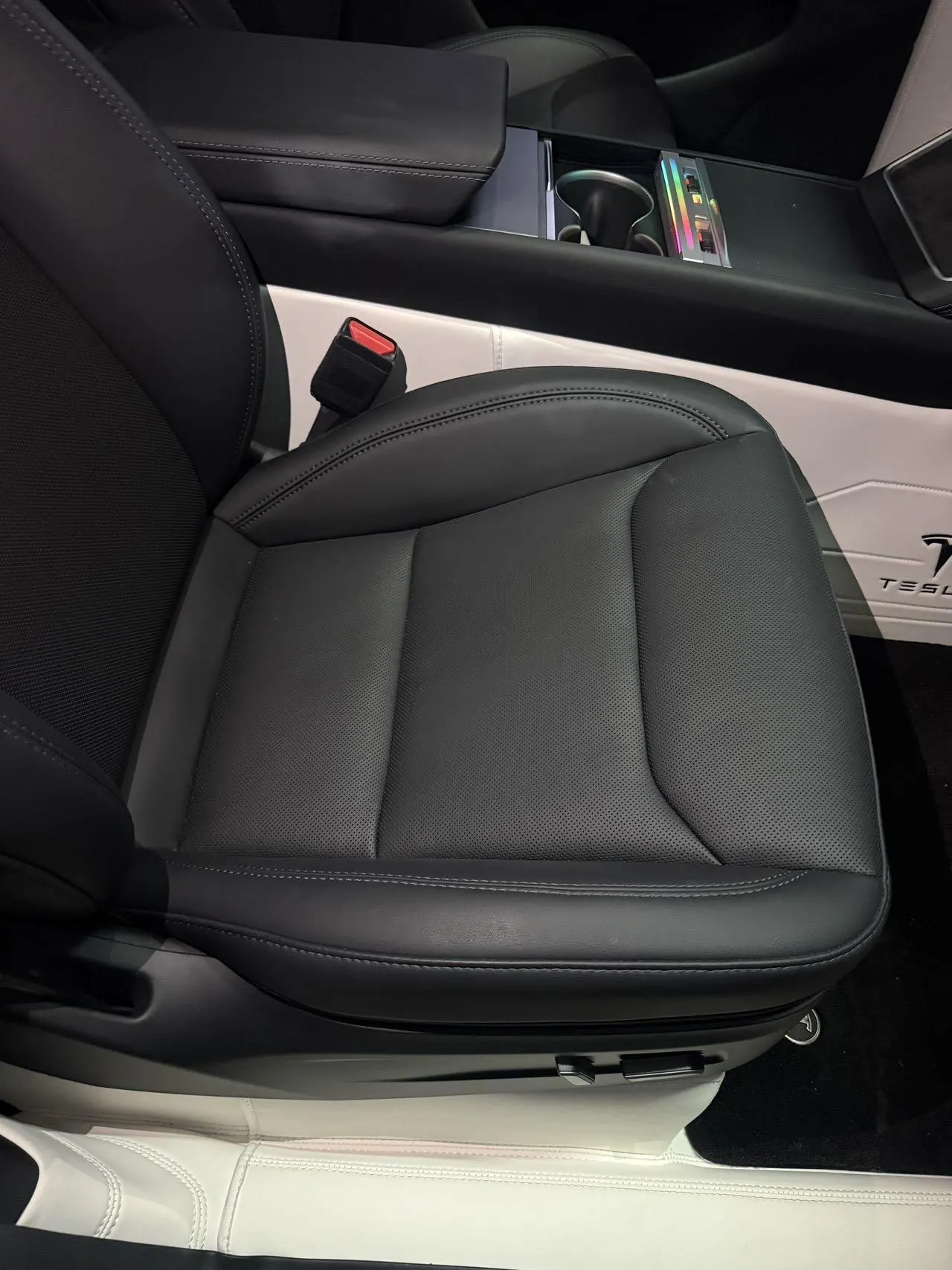 Tesla 2026 Model Y Rear-Wheel-Drive Automatic 4