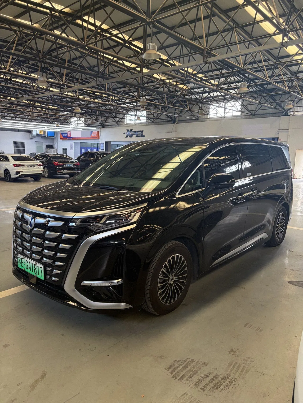 Denza 2022 Denza D9 DM-i 1.5T stepless 970 four-wheel drive flagship automatic gear - View 1