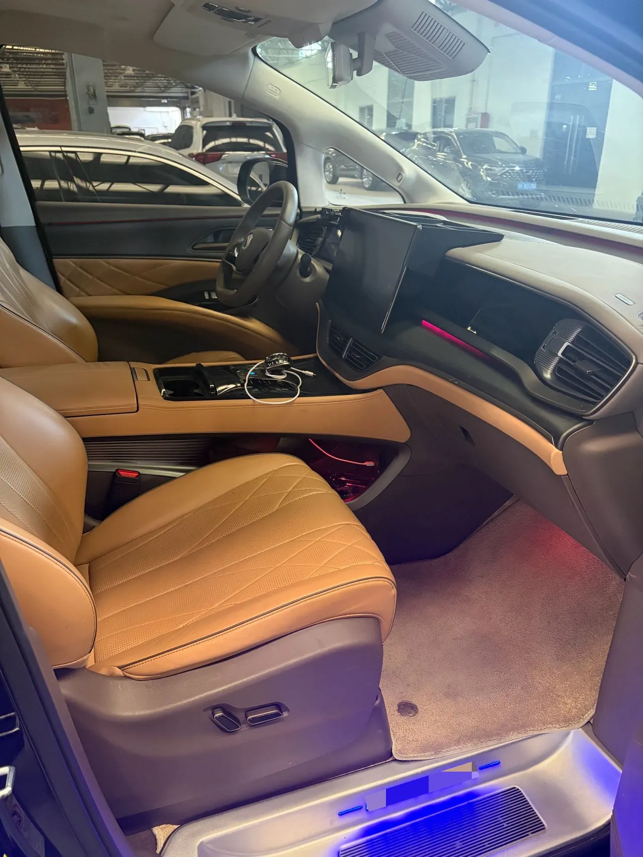 Denza 2022 Denza D9 DM-i 1.5T stepless 970 four-wheel drive flagship automatic gear 12