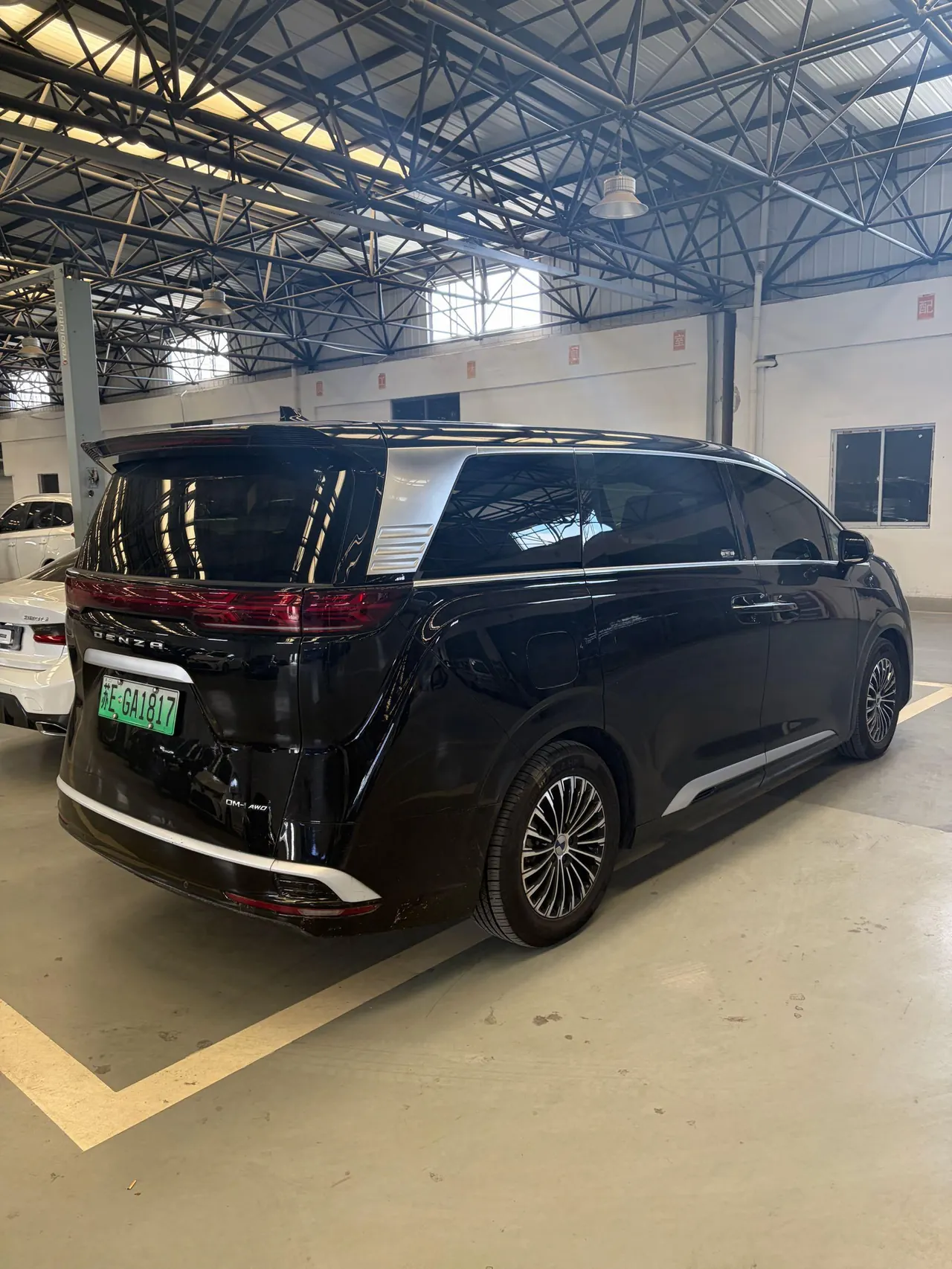 Denza 2022 Denza D9 DM-i 1.5T stepless 970 four-wheel drive flagship automatic gear 4