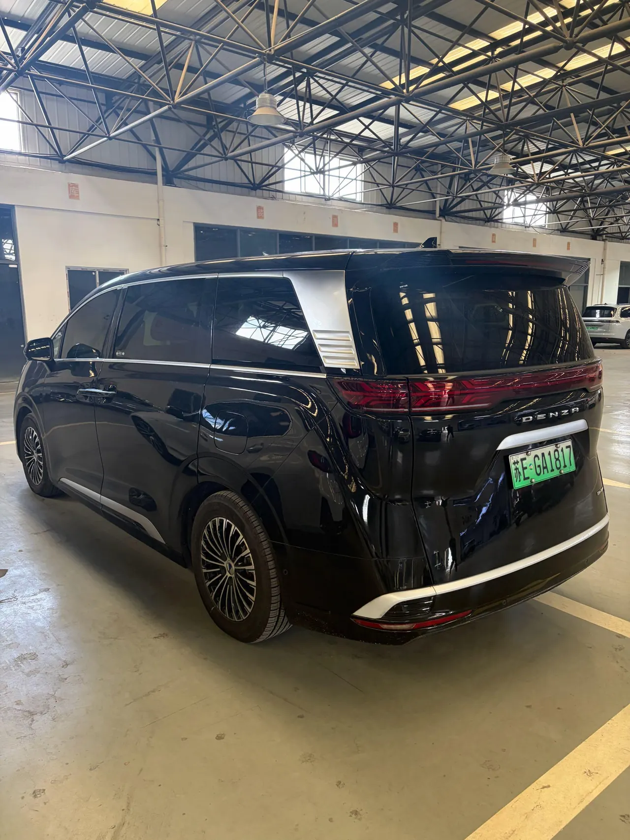 Denza 2022 Denza D9 DM-i 1.5T stepless 970 four-wheel drive flagship automatic gear 6