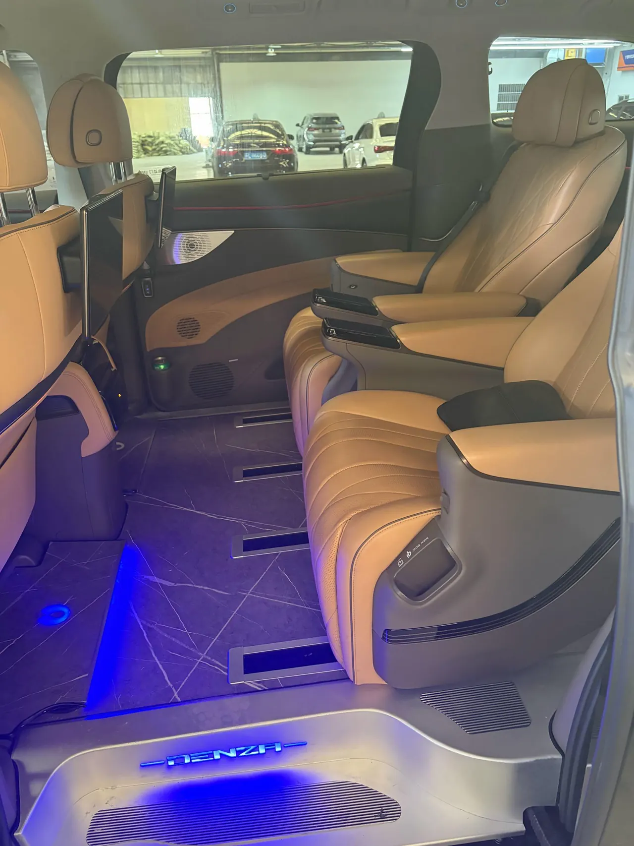 Denza 2022 Denza D9 DM-i 1.5T stepless 970 four-wheel drive flagship automatic gear 8