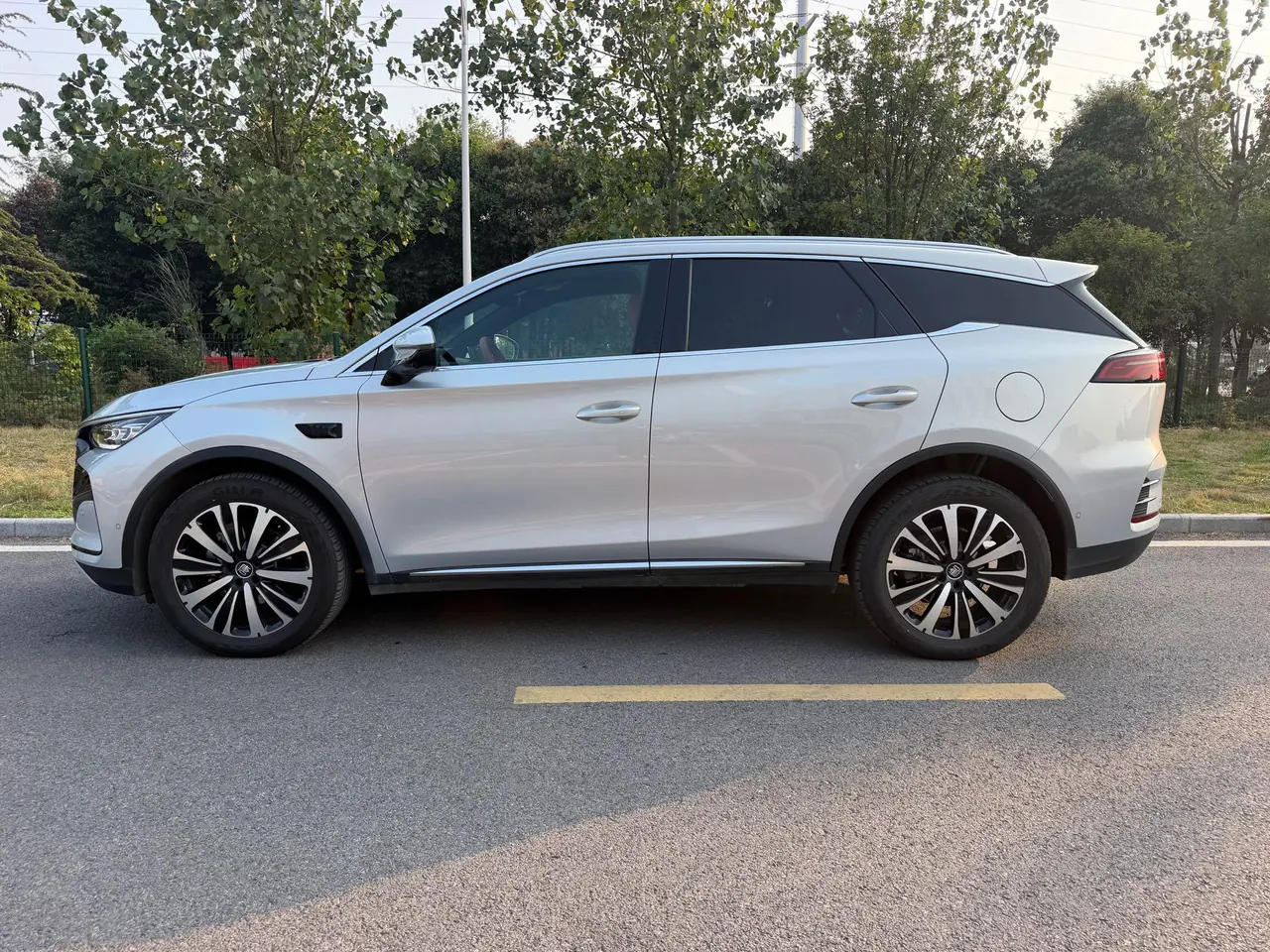 BYD Tang New Energy 2025 Tang DM-i 1.5T Stepless Smart Driving Edition 175KM Honorable Automatic Gear 2