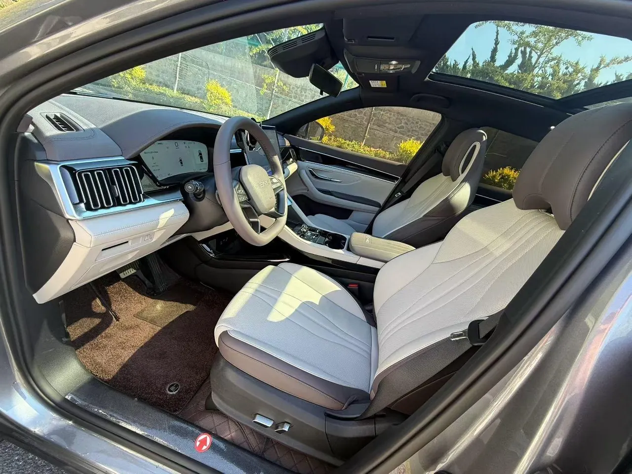 BYD Song PLUS New Energy 2025 Song PLUS DM-i 1.5 Stepless Smart Driving Edition 112KM Honorable Automatic Gear 4