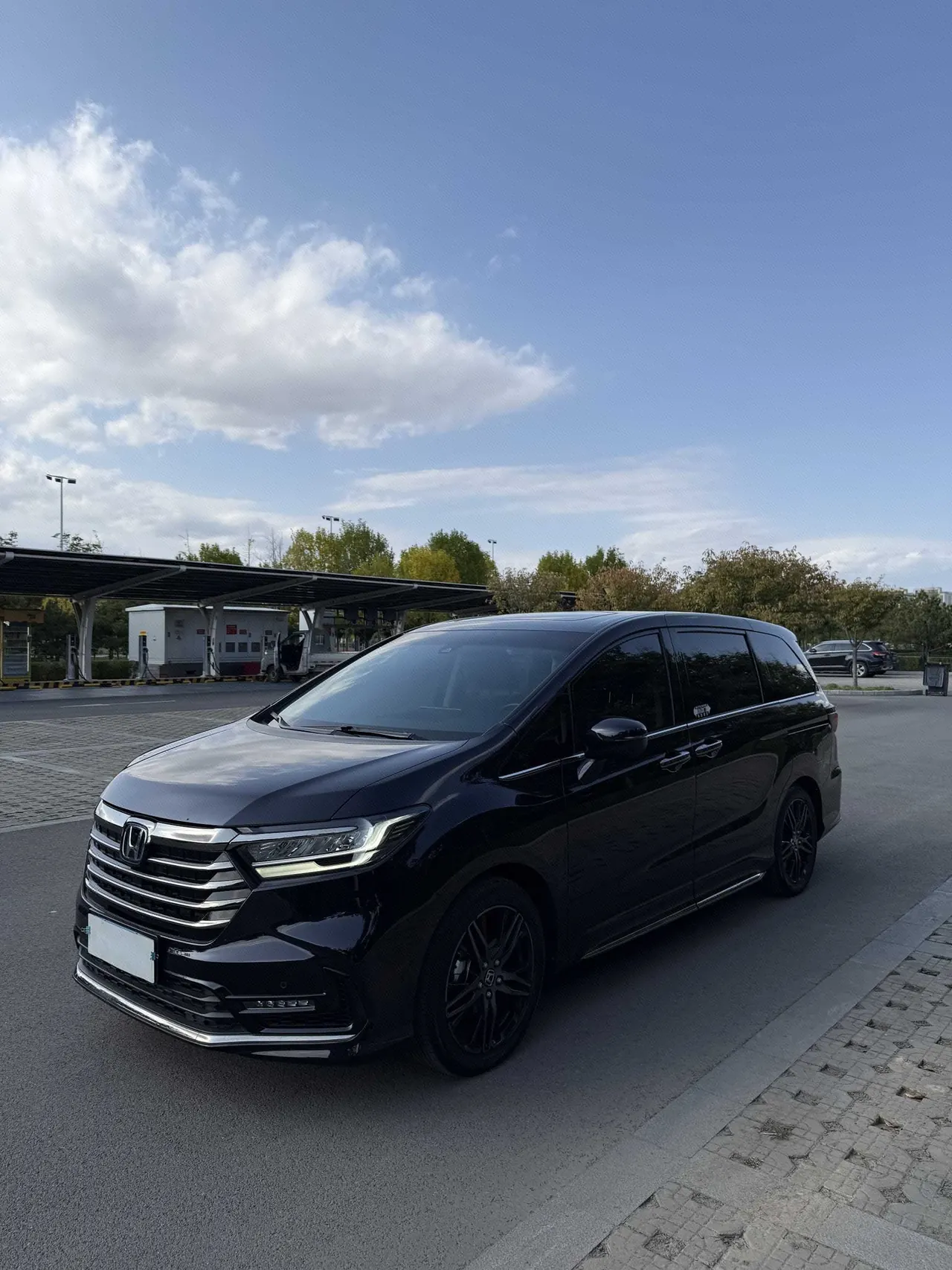 Honda 2022 Odyssey Hybrid 2.0 Stepless Sharp and Glory Edition Automatic Gear - View 1