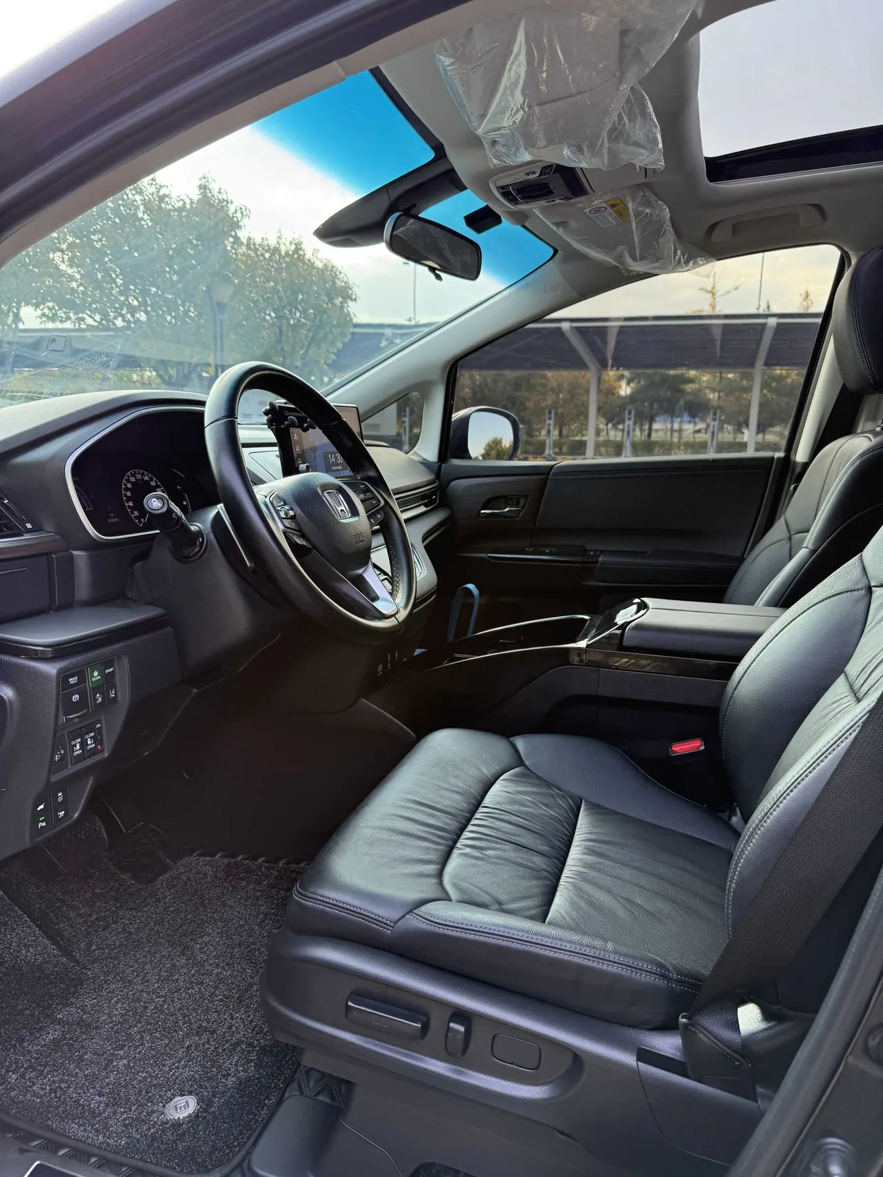 Honda 2022 Odyssey Hybrid 2.0 Stepless Sharp and Glory Edition Automatic Gear 3