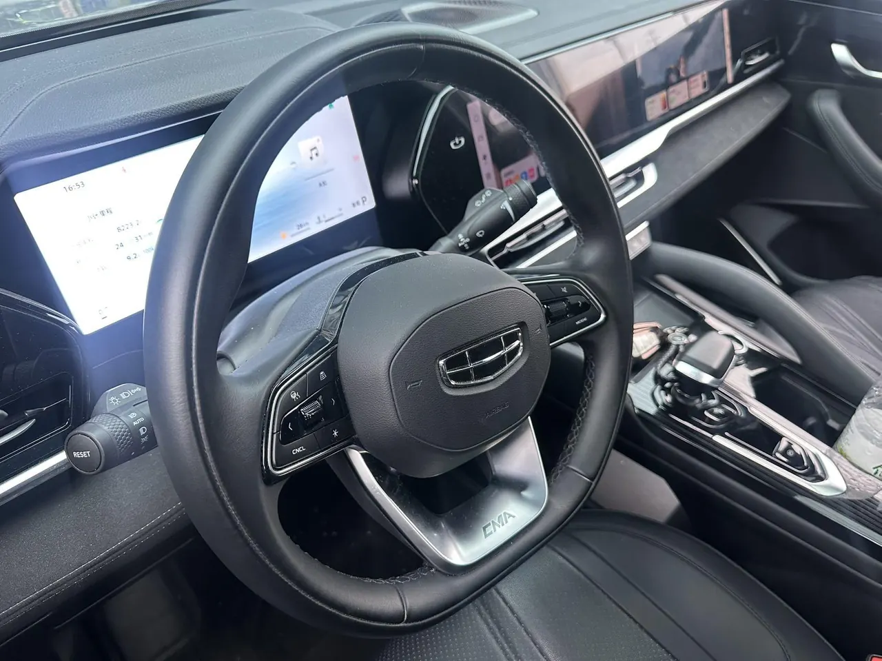Geely 2024 XingyueL (Monjaro) 2.0TD High Power Two-Drive Enovate Edition Automatic Transmission 3