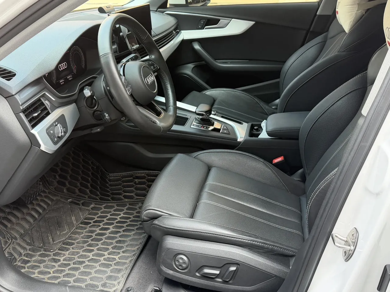 Audi 2020 A4L 2.0TFSI 40TFSI Fashion Dynamic Automatic 3