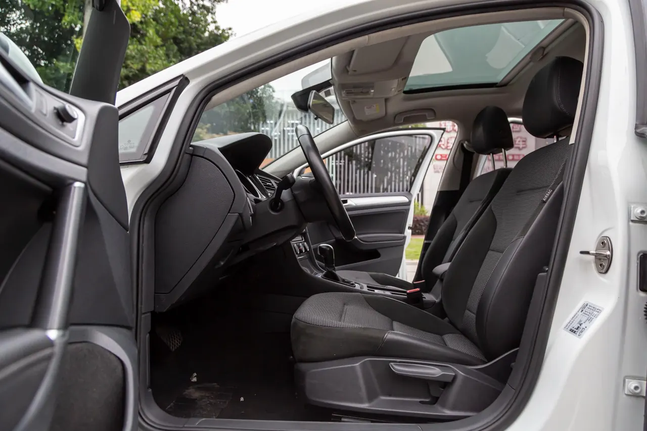 Volkswagen 2020 Golf 7 1.4TSI 280TSI Beloved Edition Comfortable Automatic 4