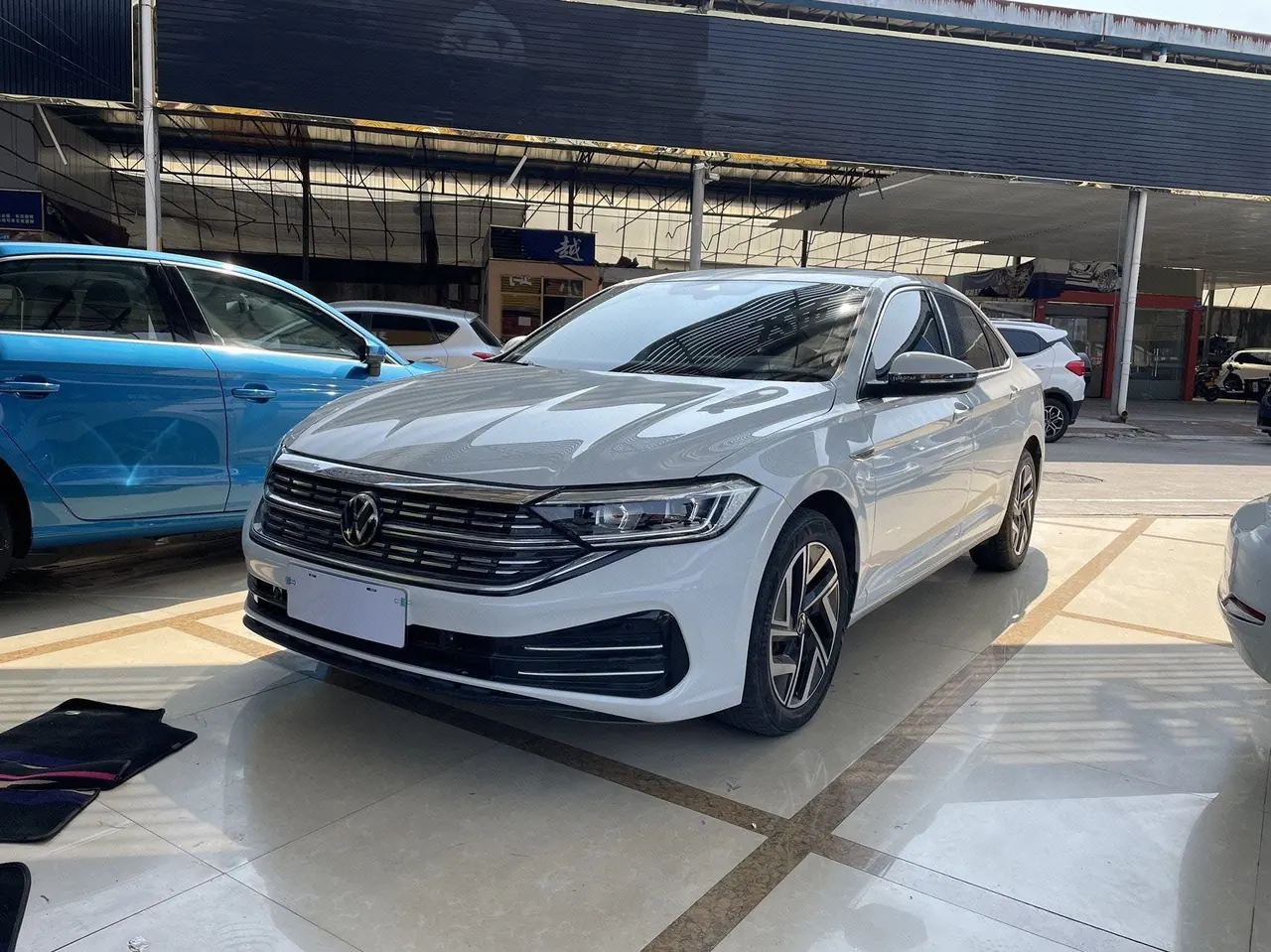 Volkswagen 2023 Sagitar 1.5TSI 300TSI Exceed Edition Automatic - View 1