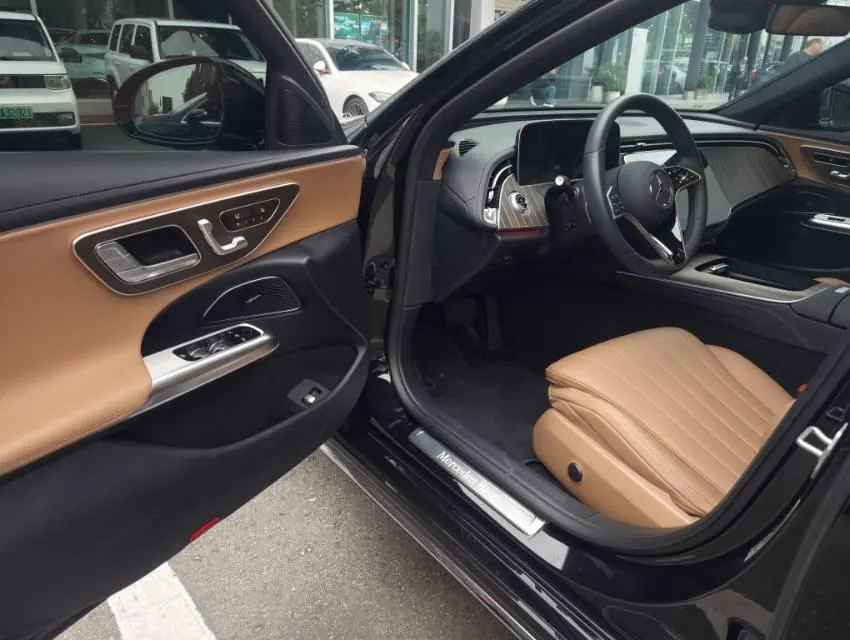 Mercedes Benz E-Class 2025 model E 300 L 48V 2.0T Luxury Edition Automatic 3