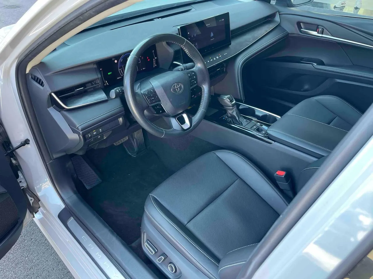 Toyota 2024 Camry Dual Engine 2.0HGVP Stepless Deluxe Automatic Gear 2