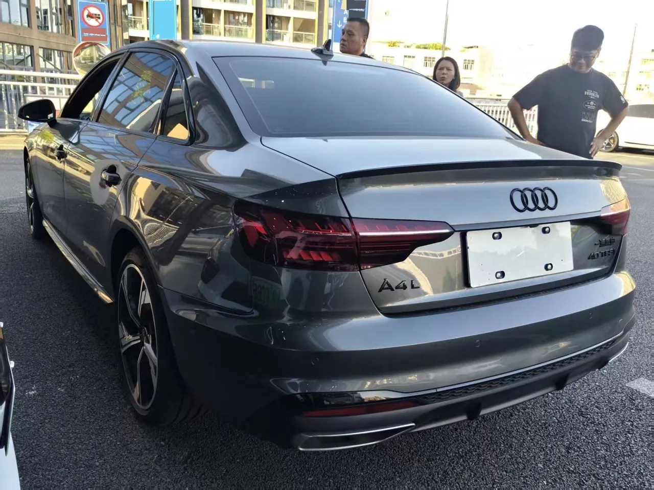Audi 2024 A4L 2.0TFSI 40TFSI Deluxe Dynamic (Starry Night Edition) Automatic Gear 9