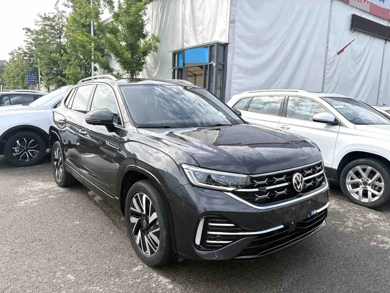 Volkswagen 2024 Tanyue 2.0TSI 380TSI four-wheel drive R-Line high-energy version of automatic gear 3