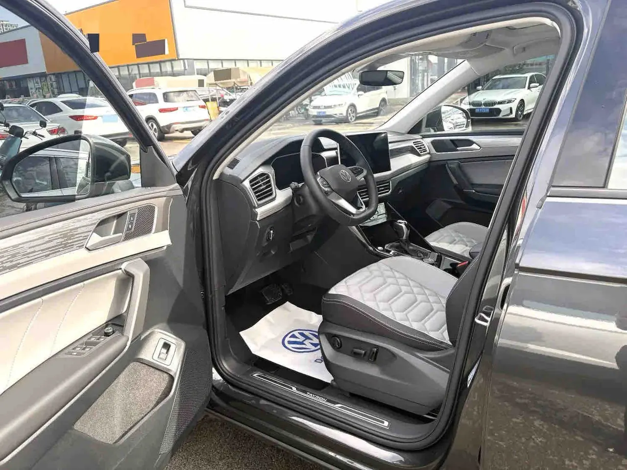 Volkswagen 2024 Tanyue 2.0TSI 380TSI four-wheel drive R-Line high-energy version of automatic gear 4