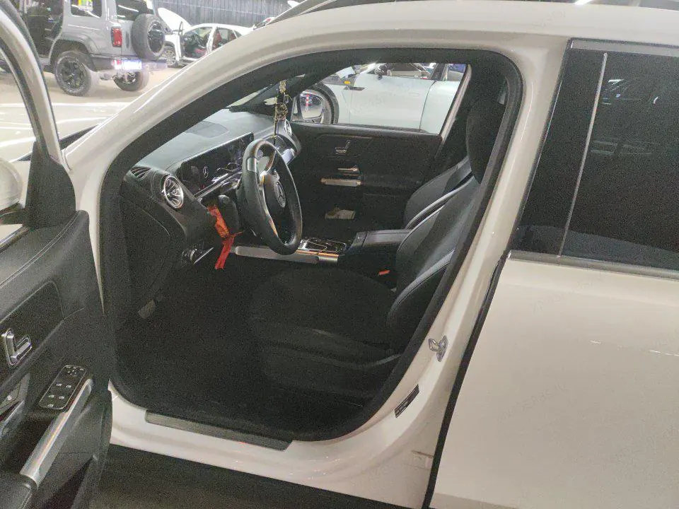 Mercedes Benz 2025 GLB 220 48V 2.0T Sporty Model Automatic 2