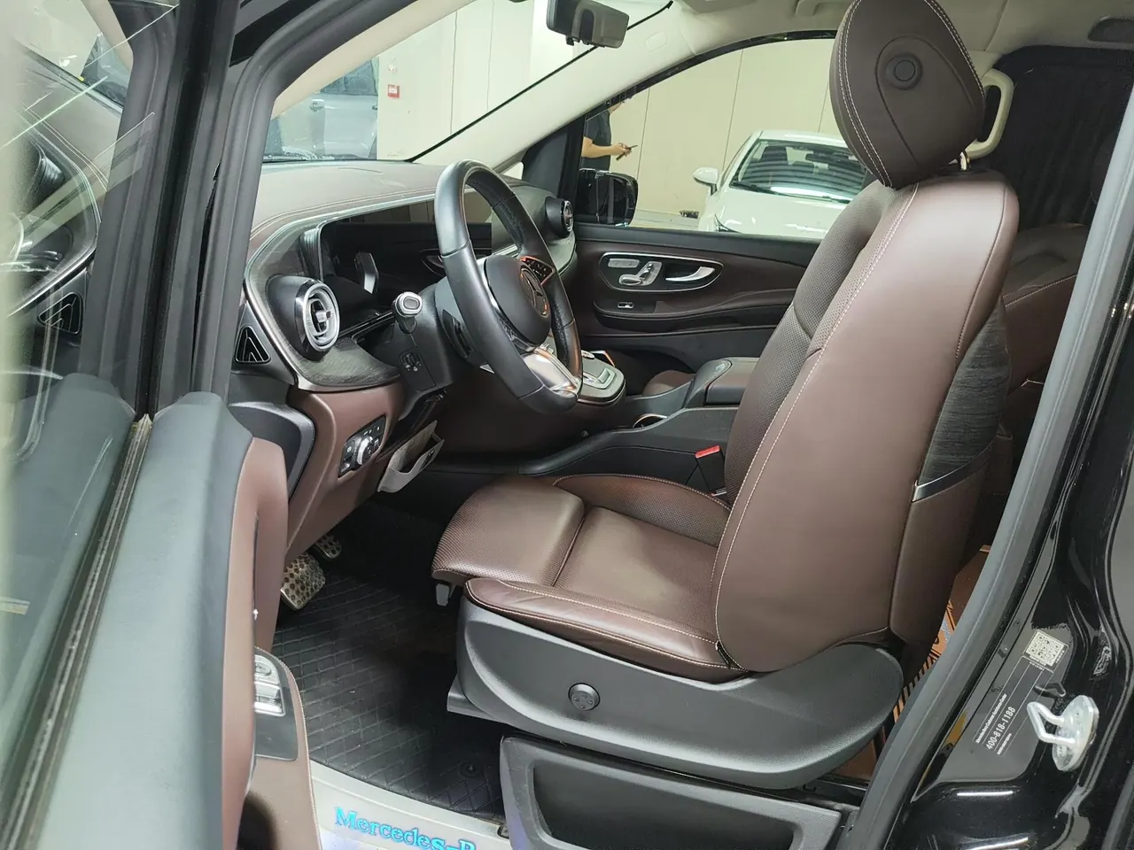 Mercedes Benz V 2024V 300 L 48V 2.0T Deluxe Automatic Gear 9