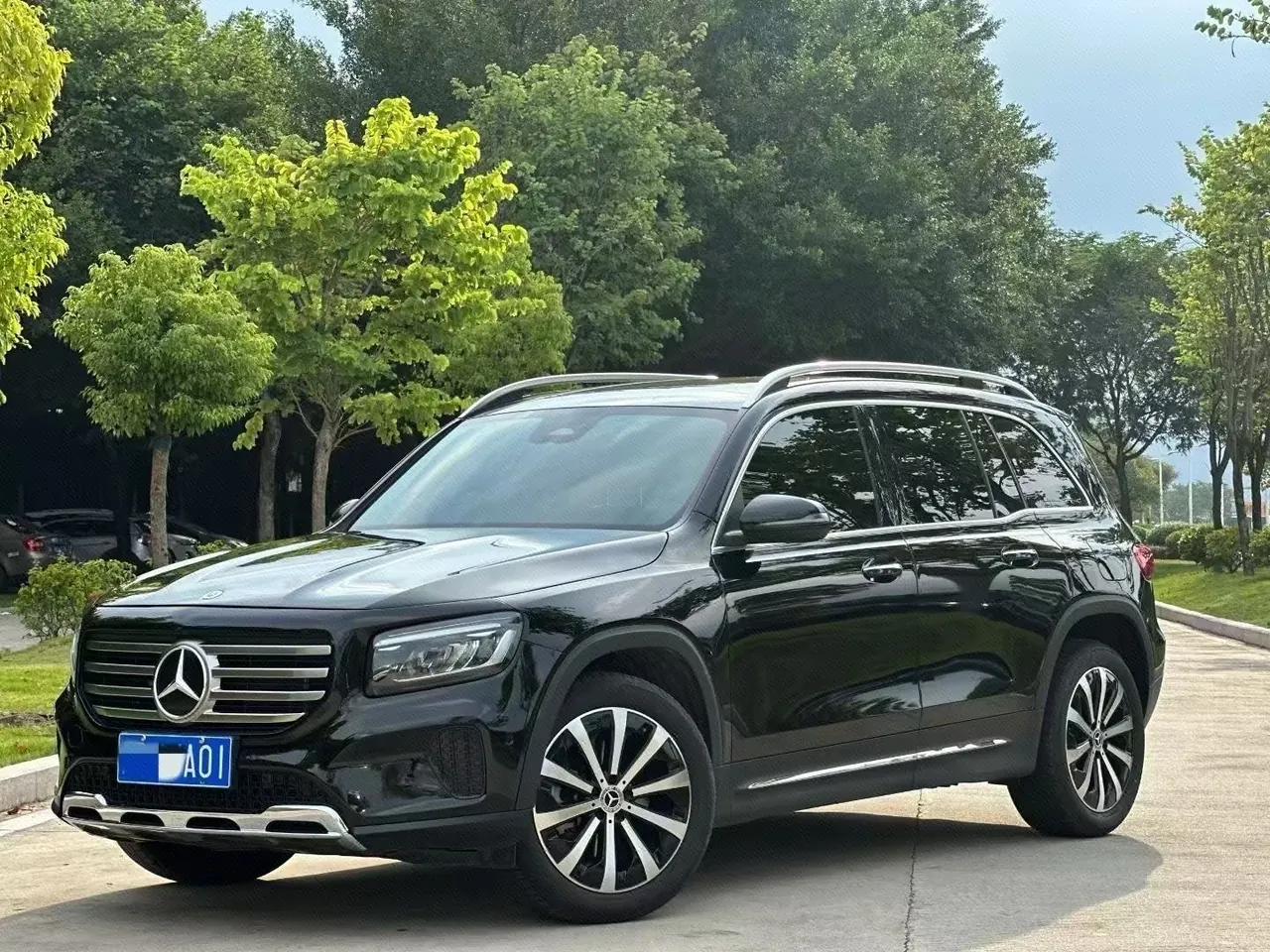 Mercedes Benz 2025 GLB 220 48V 2.0T fashion automatic gear - View 1