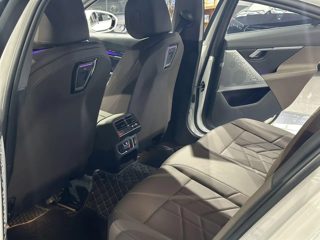 BMW 5 Series 2024 model 530Li 48V 2.0T Leading Edition M Sport Package Automatic 6