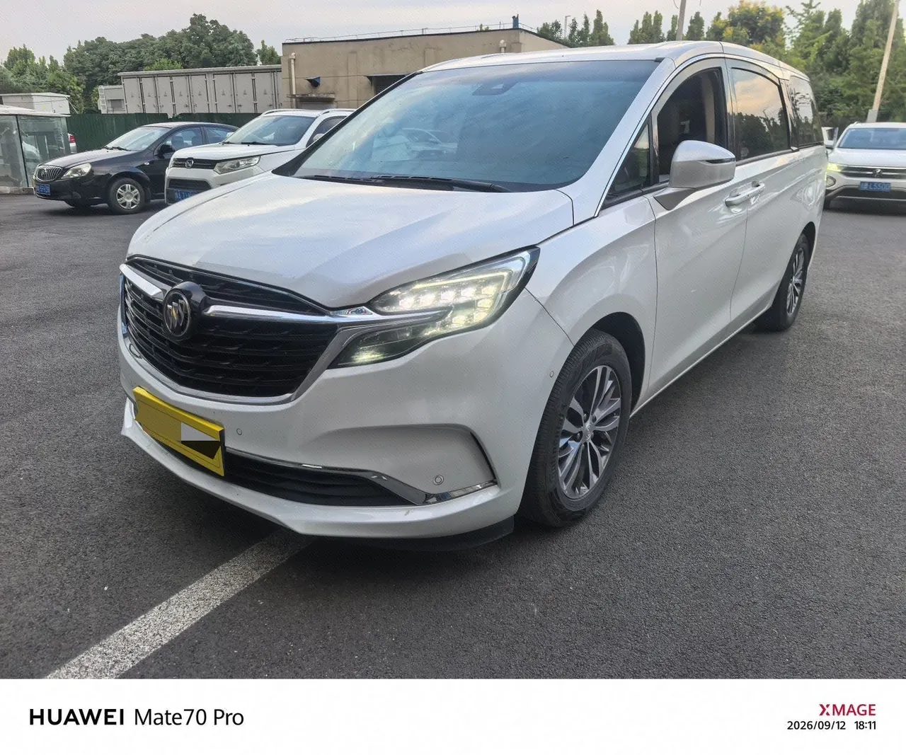 Buick 2022 GL8 ES Lu Zun 48V 2.0T 653T Exclusive Automatic Gear - View 1