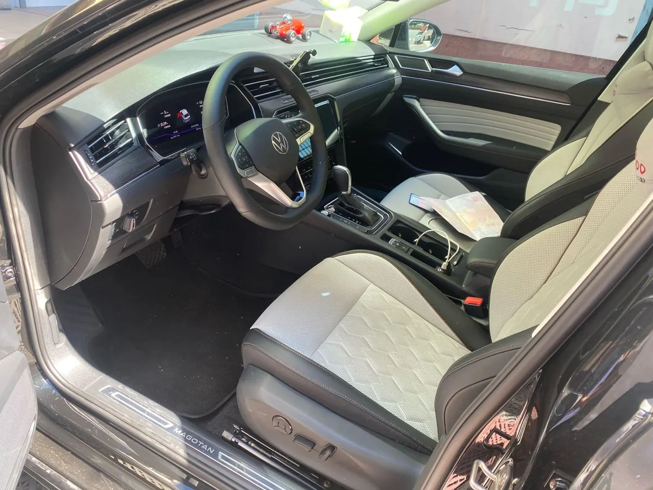 Volkswagen 2026 Magotan 2.0TSI 380TSI 30 million selected luxury automatic gear 3
