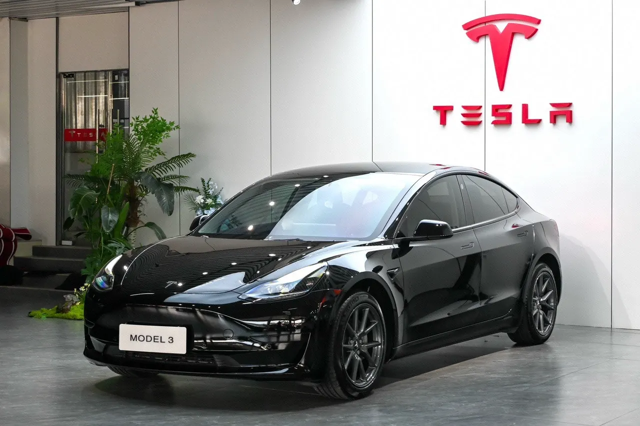 Tesla 2022 Model 3 rear-wheel drive version of automatic transmission - View 1