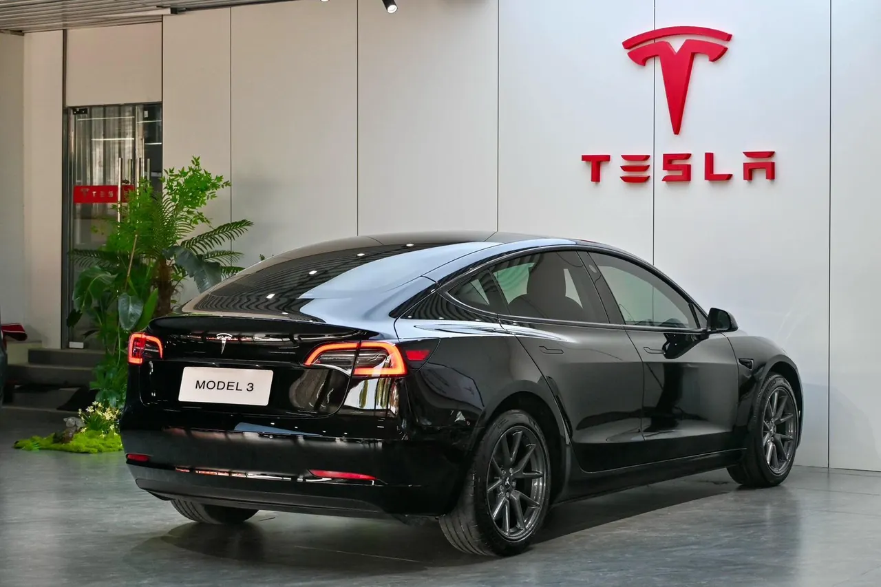 Tesla 2022 Model 3 rear-wheel drive version of automatic transmission 4