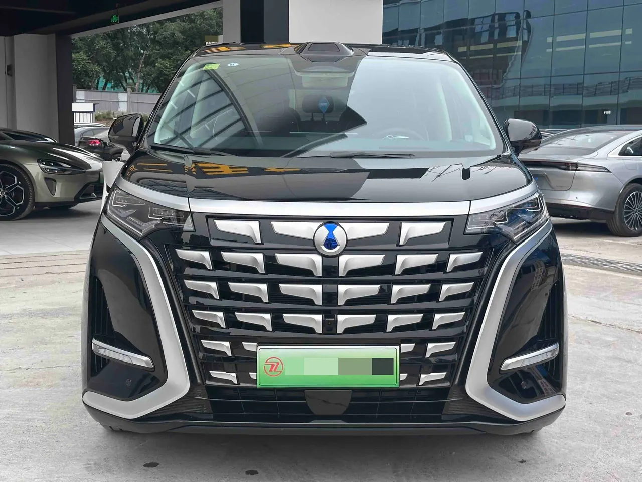 Denza 2026 Denza D9 DM-i 1.5T Stepless Four-wheel Drive Flash Charge Honorable Automatic Gear 2