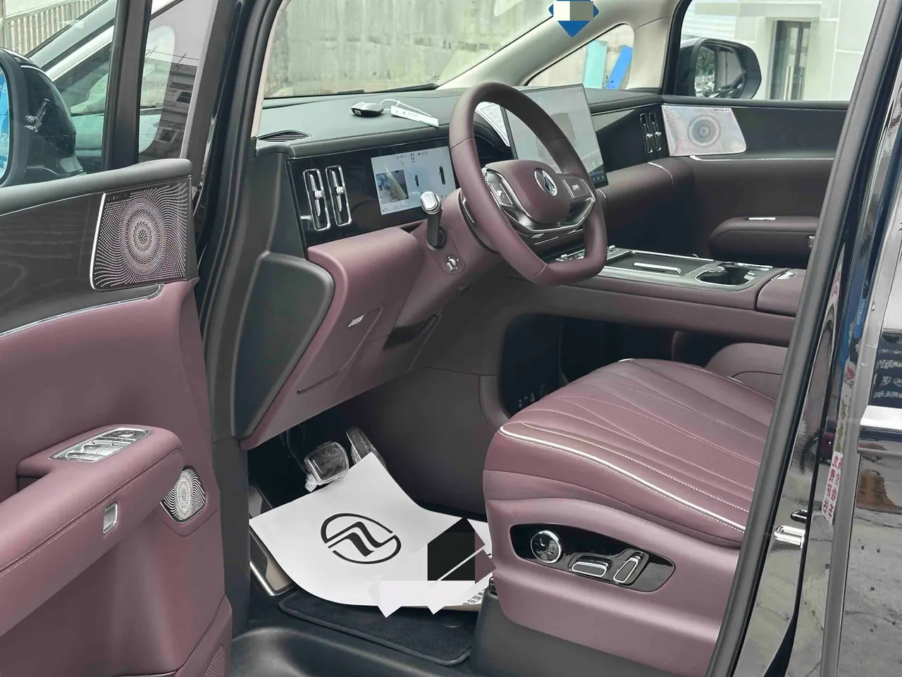 Denza 2026 Denza D9 DM-i 1.5T Stepless Four-wheel Drive Flash Charge Honorable Automatic Gear 6