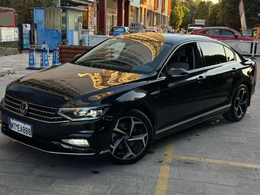 Volkswagen 2023 Magotan 2.0TSI 330TSI 2 million Commemorative Luxury Automatic Gear - View 1