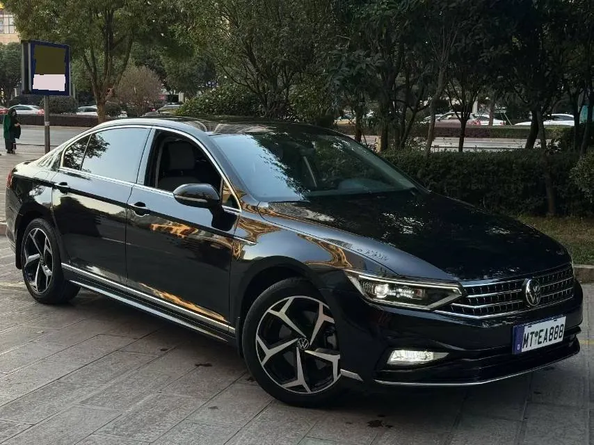 Volkswagen 2023 Magotan 2.0TSI 330TSI 2 million Commemorative Luxury Automatic Gear 2