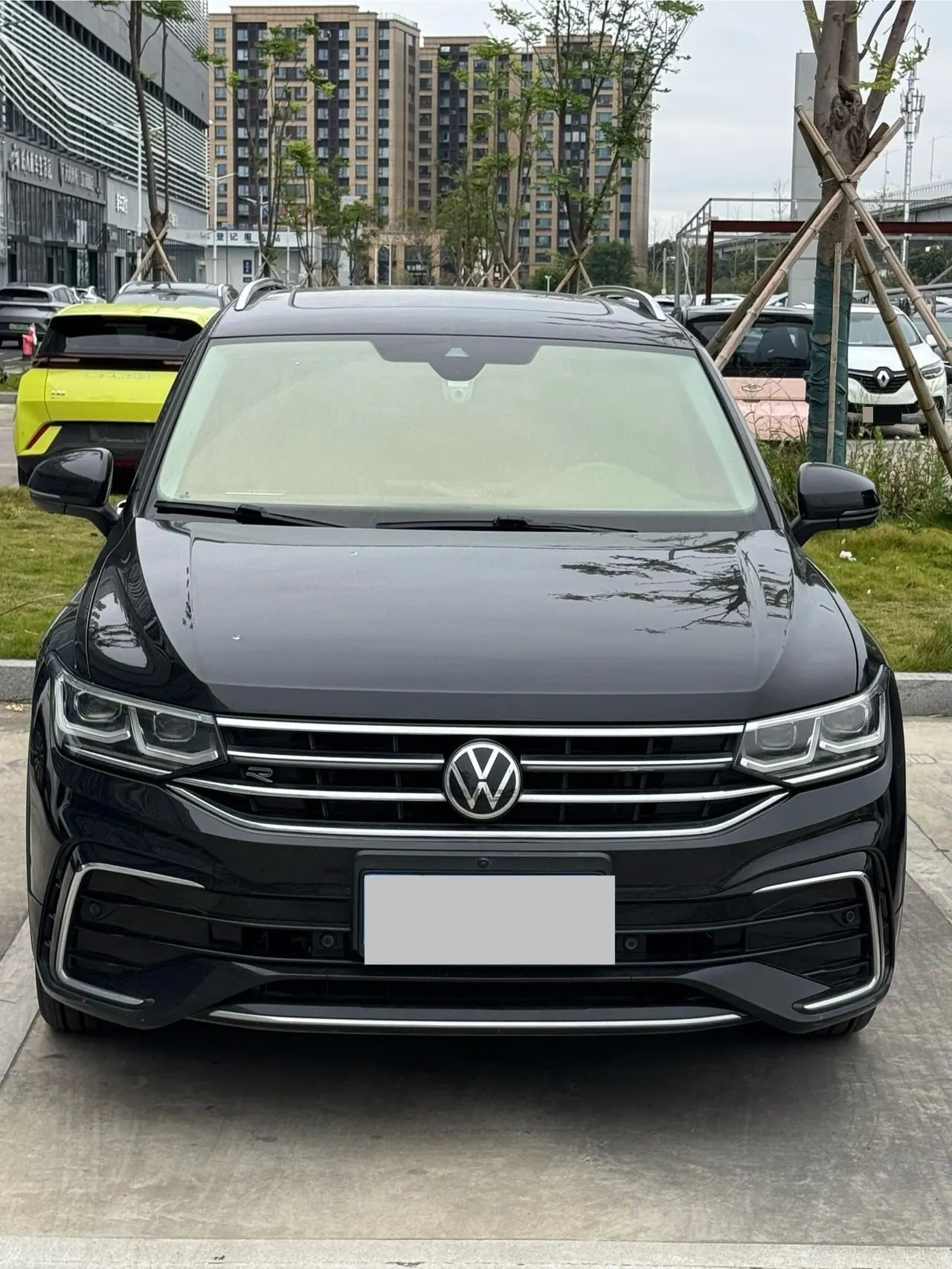 Volkswagen 2022 Tiguan L R-Line 2.0TSI 330TSI Two-Drive R-Line Ultimate Automatic Gear 3